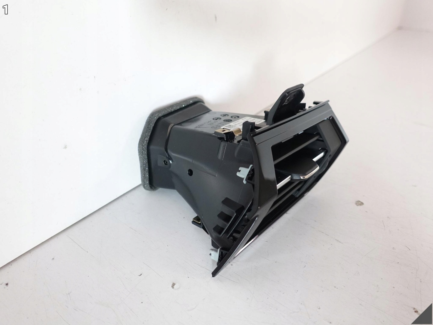 AUDI Q3 83A 83B F3 18-25 grid air conditioning devices dashboard instrument panel left EU 6PS