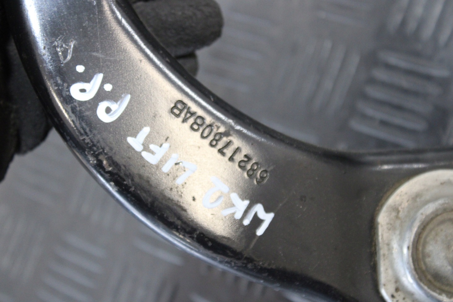 arm right front upper 68217808AB JEEP GRAND CHEROKEE WK2 LIFT