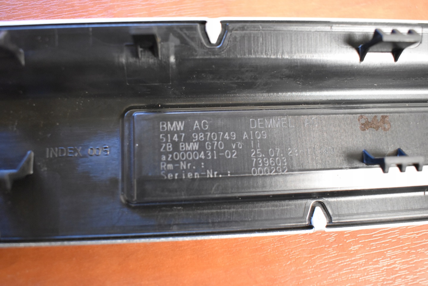 IDEALNA moulding cap threshold LED left front front BMW G70 1