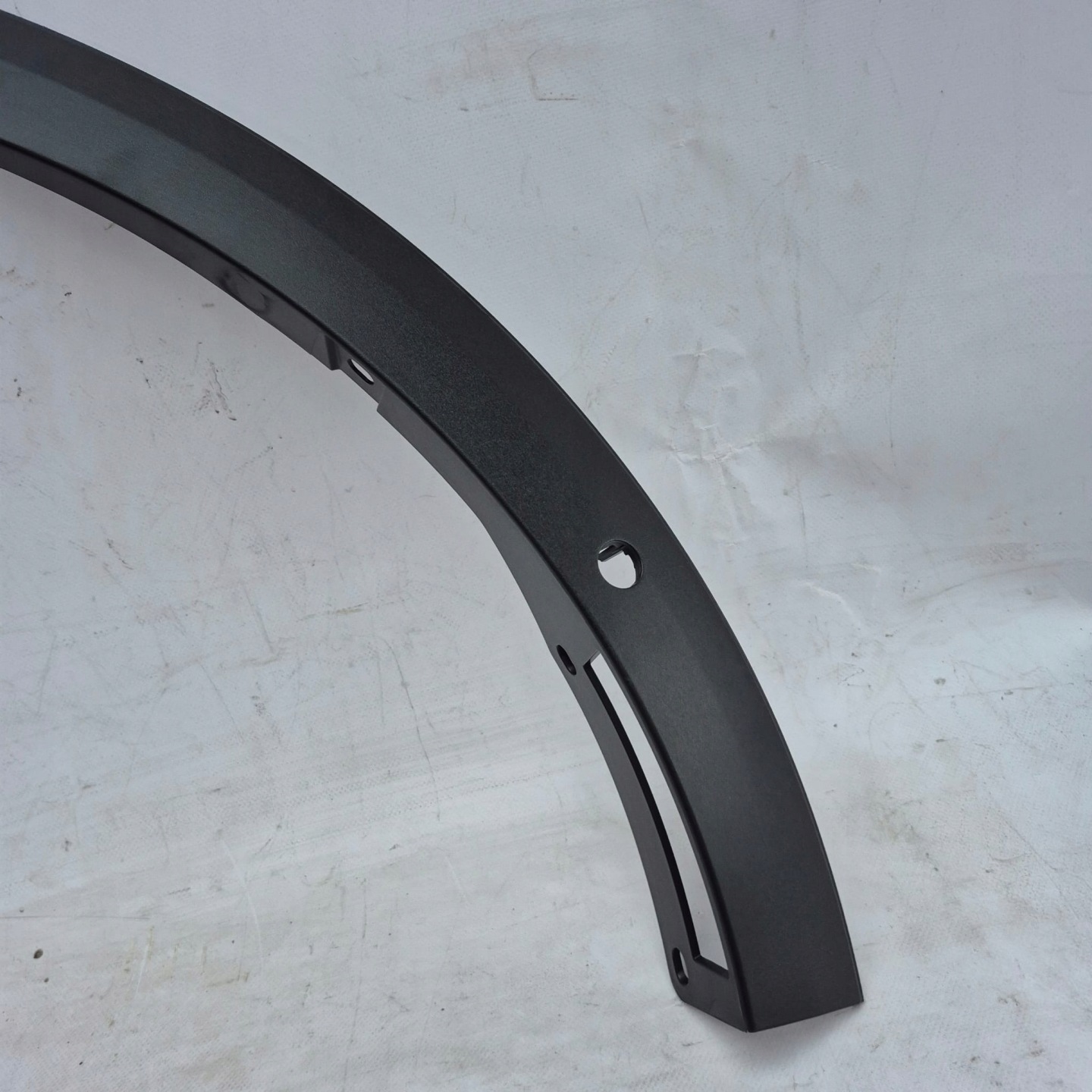 FORD EXPLORER 24- moulding for fender right front front R2KB-16D238-A