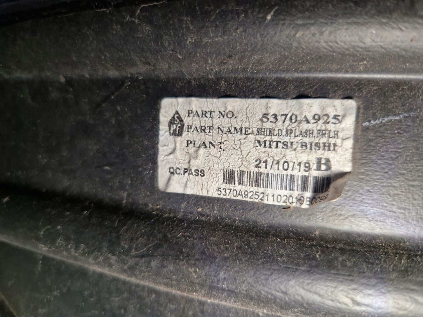 MITSUBISHI SPACE STAR II 2013-2020 mudguard left front OE 5370A925
