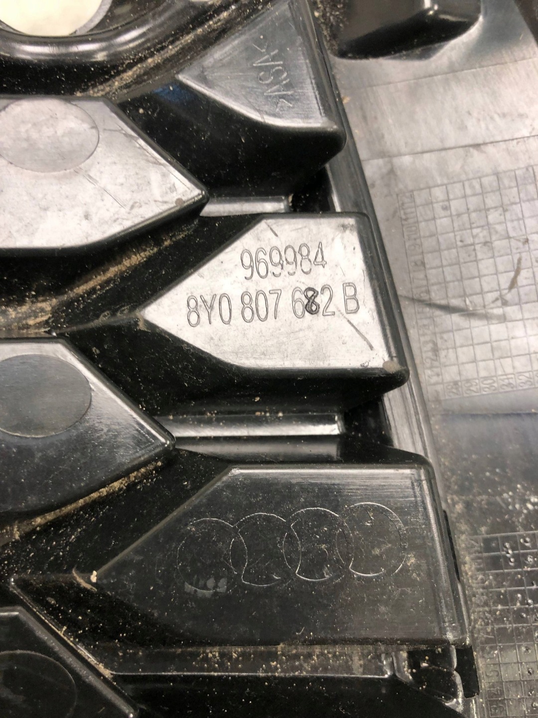 grid of a bumper right front AUDI A3 8Y S-LINE 8Y0807682B