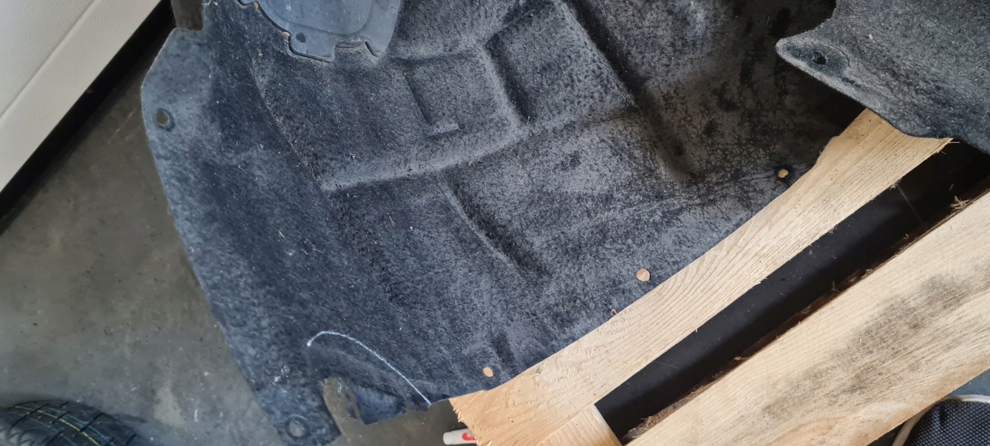S6 C7 A6 4G podblatník levé levý předek přední MATERIAL ORG
