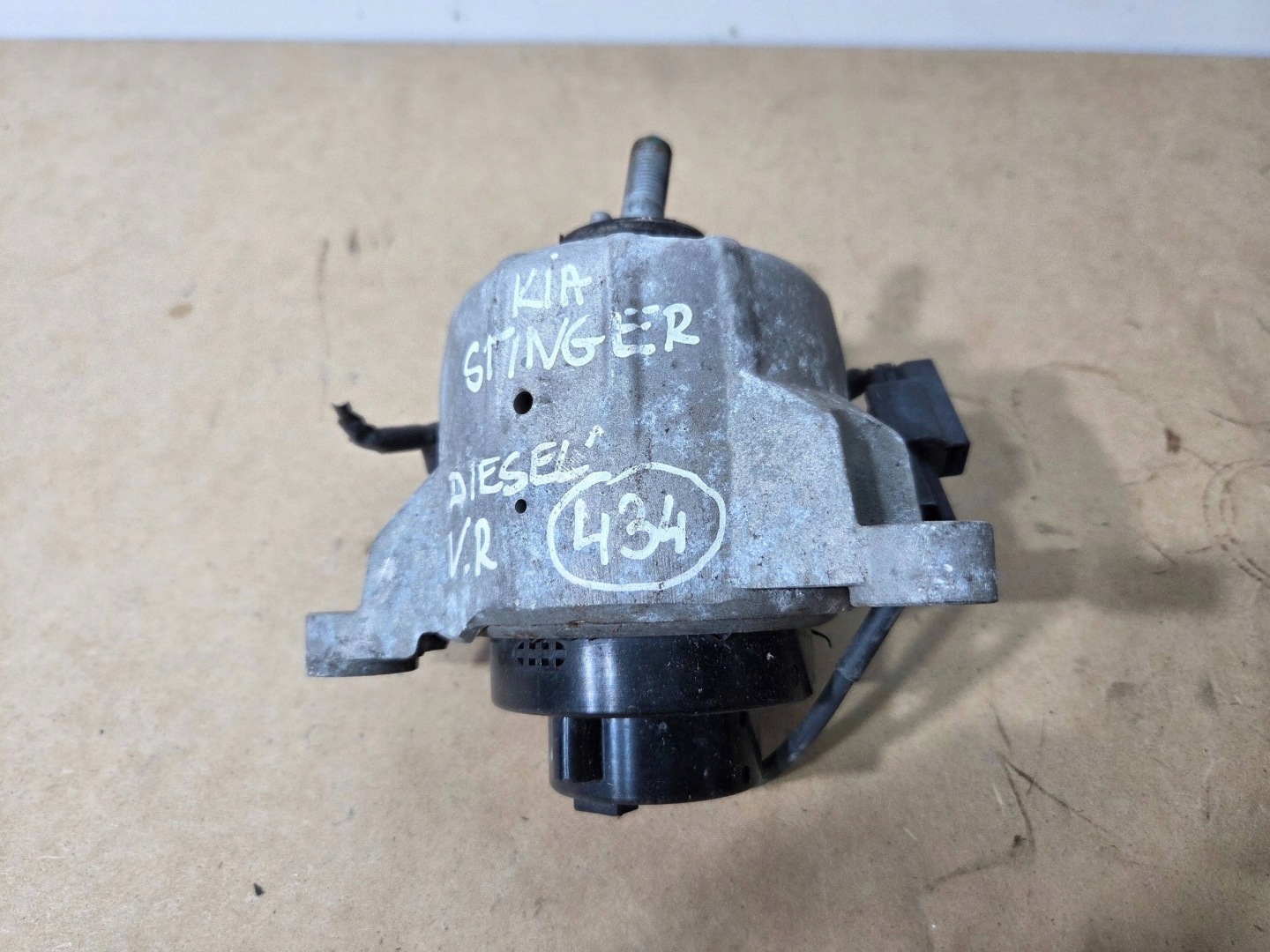 KIA Stinger 2,2 CRDI engine mount right (434)