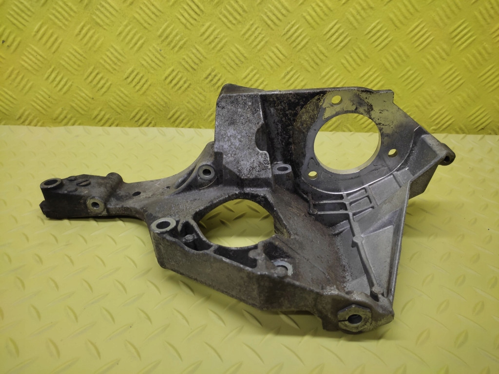 SKODA FABIA and 1.9 TDI console engine mount 038903143T
