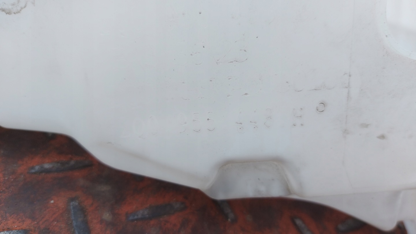 washer fluid tank SKODA KAMIQ 17