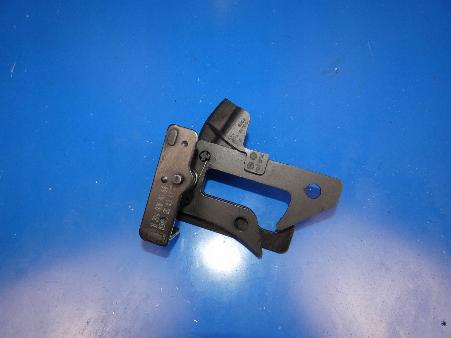 MERCEDES ML W166 RYGIEL lock handle ZATRZASK bonnets