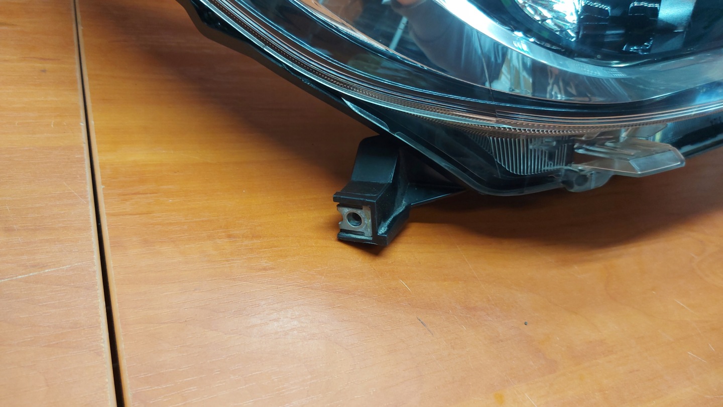 REFLEKTOR light right right front TOYOTA HILUX VIII 15-20