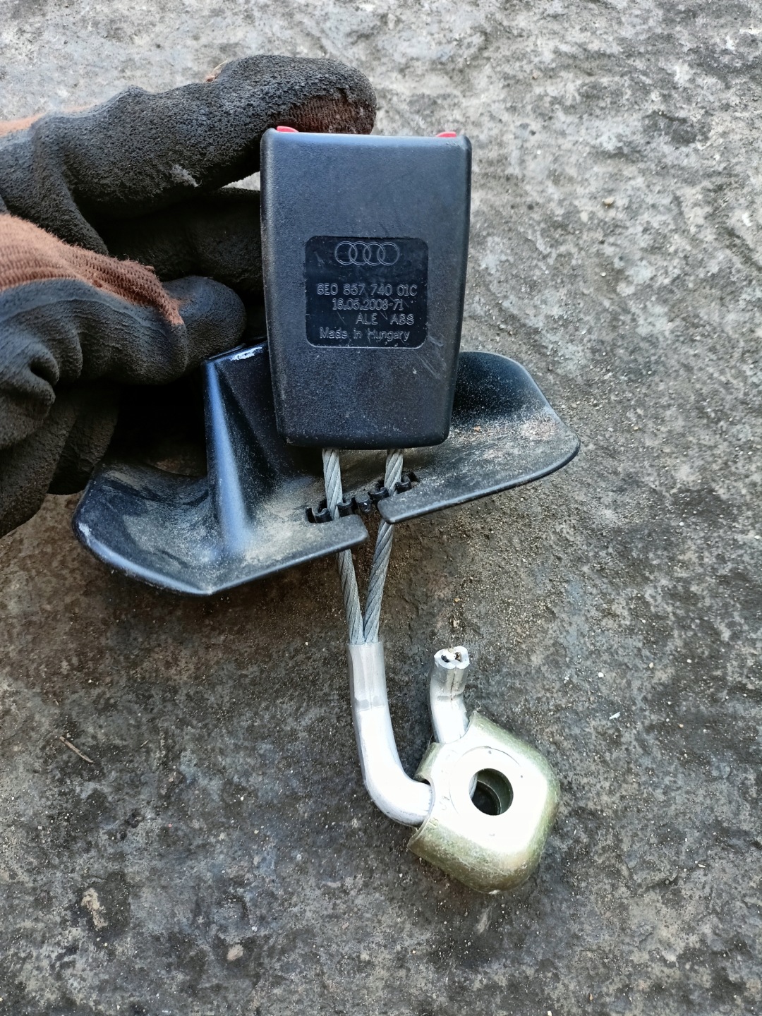AUDI A4 B6 B7 Fixation arbre ceintures sécurité Arrière KANAPY 8E0857740