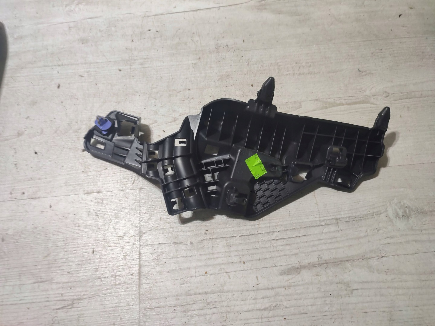 Opel Corsa F 2020 rear part side right bracket holder