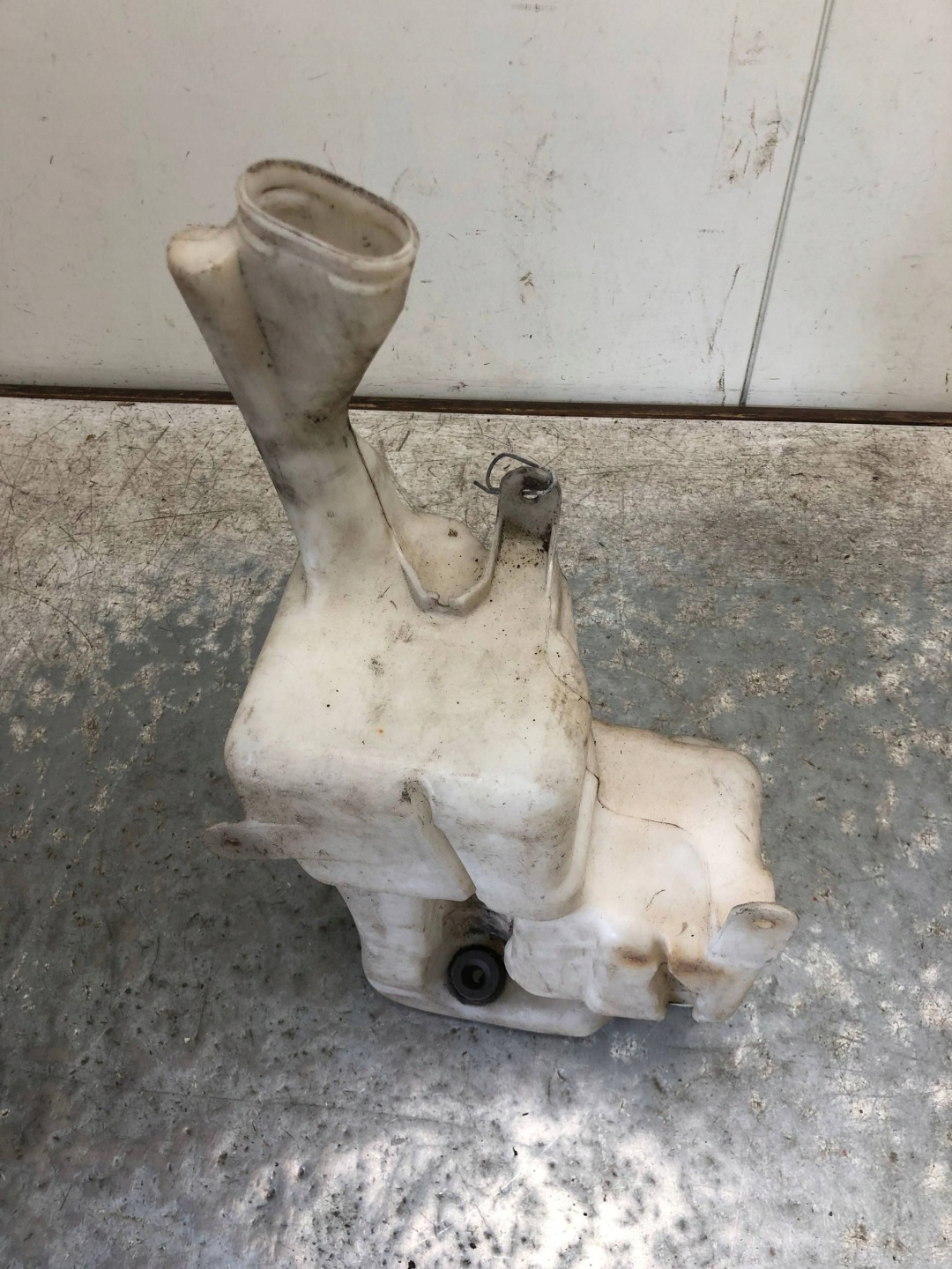 washer fluid tank FORD ESCORT 91AG-13K163-AA