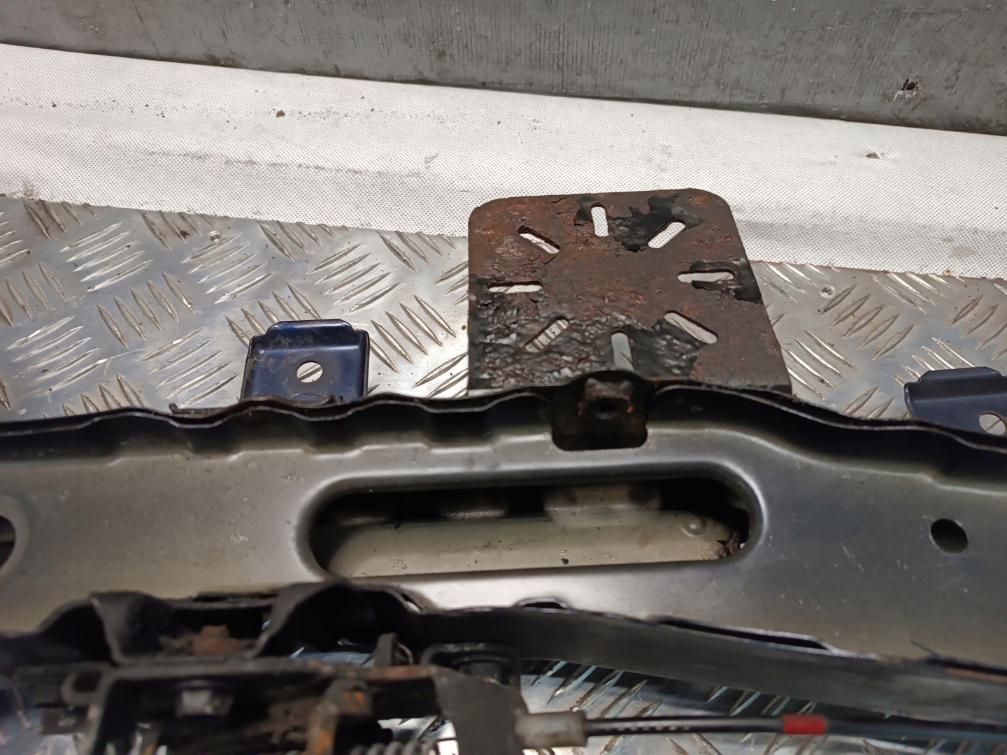support panel for radiators pillar upper TOYOTA AURIS and 2007r
