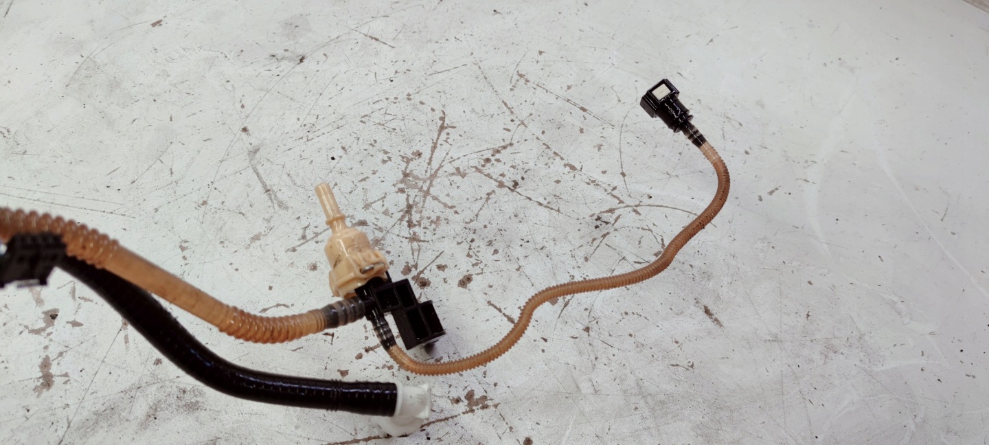 PLYWAK DES KRAFTSTOFFSBEHÄLTERS SENSOR AUDI A4 B9 A5 8W0201021CL