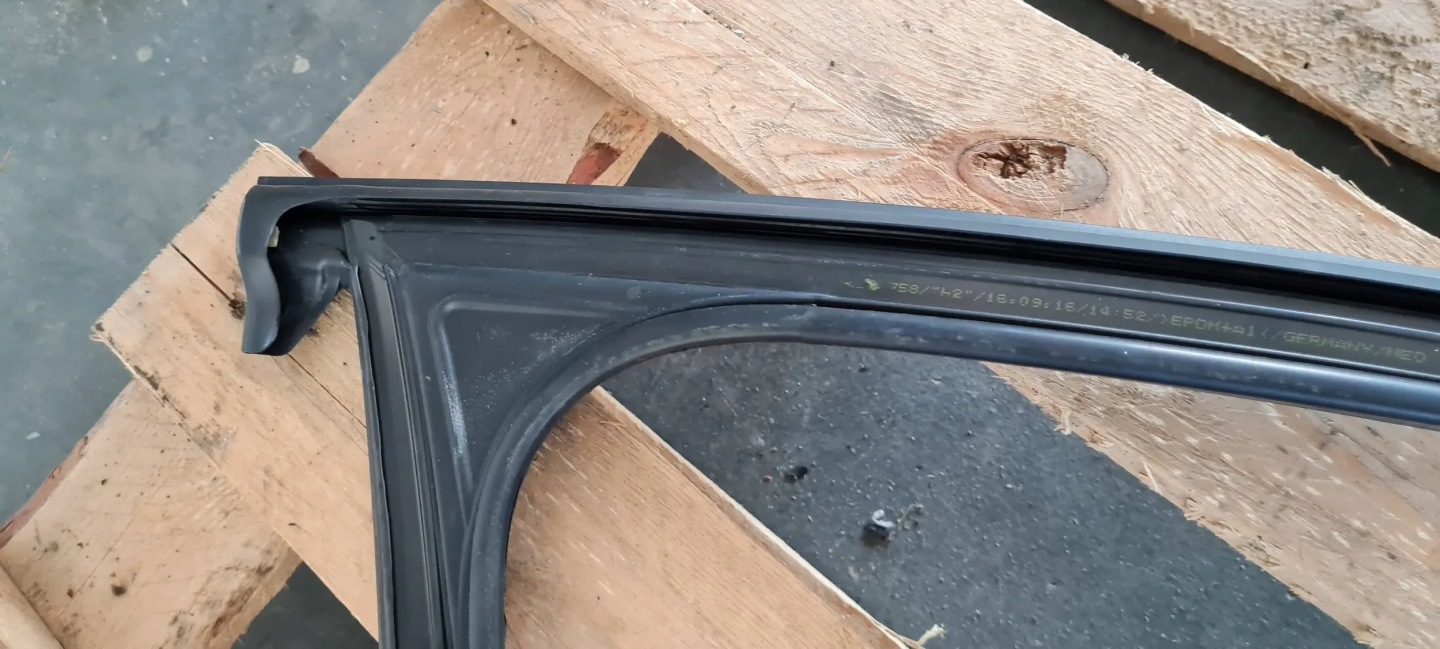 A6 C7 4G LIFT gasket rubber windows left left front SLINE 4G0837431