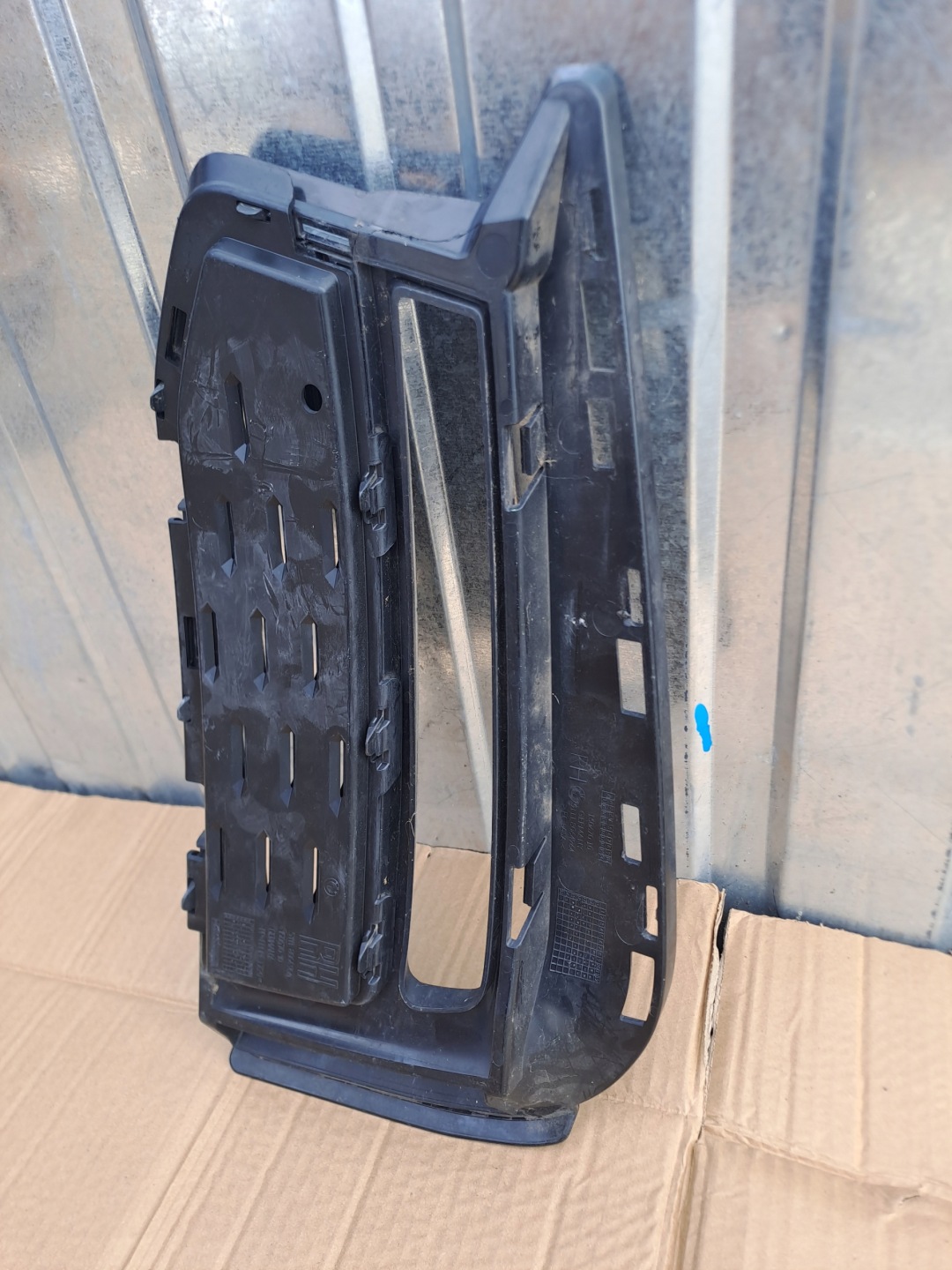 grid of a bumper front right BMW 5 G30 G31 8064966