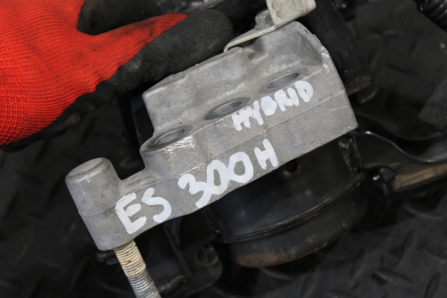 holder engine mount LEXUS ES 300H ES300H VII 7 HYBRID