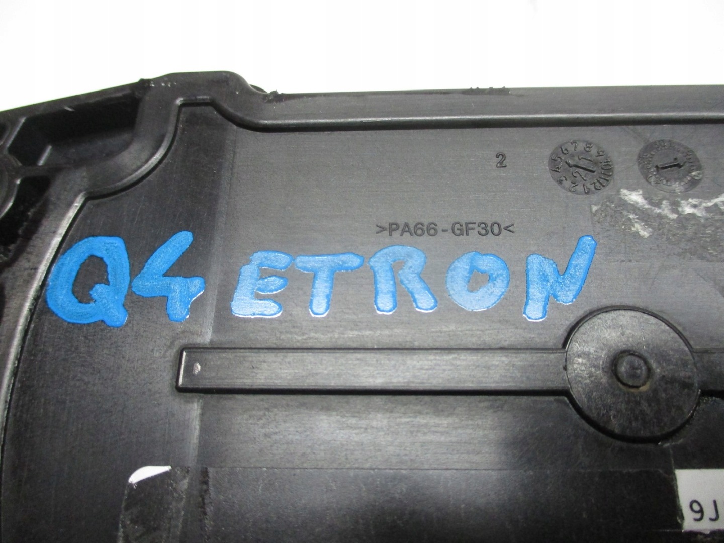 WYMIENNIK CIEPLA AUDI Q4 ETRON 9J1816132
