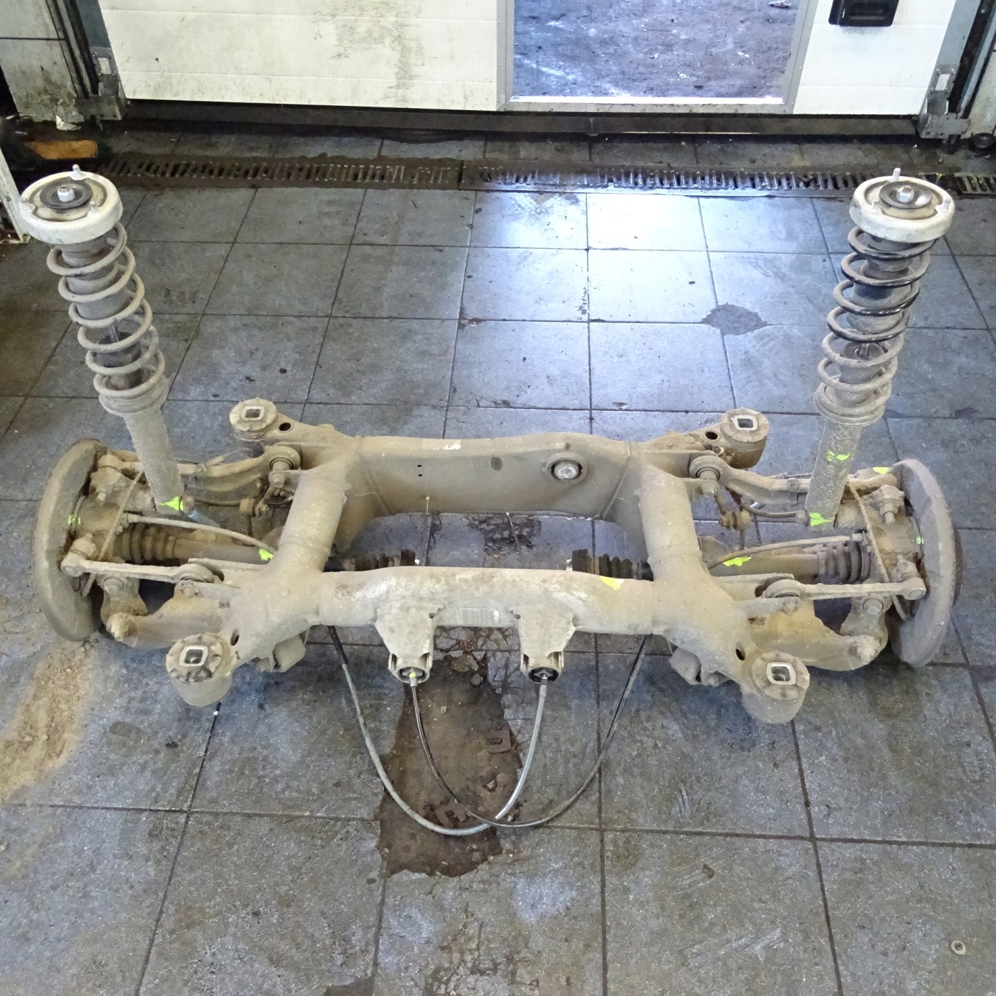 BMW 5 E60 2.0D hinten träger