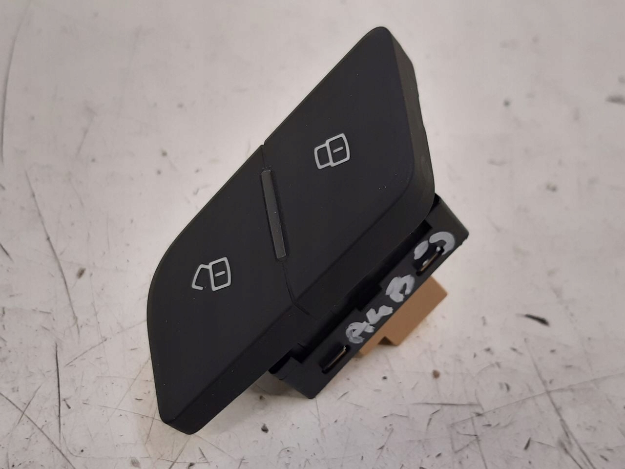 Bouton Central de la serrure Audi A4 B9 3,0 TDI kombi