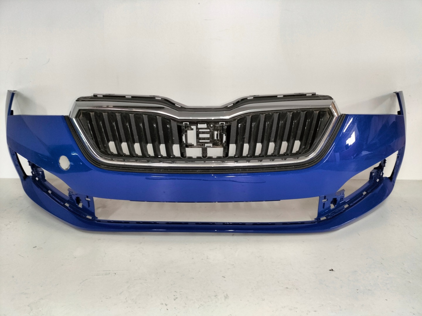 FRONTSTOSSSTANGE VORNE SKODA SCALA 19