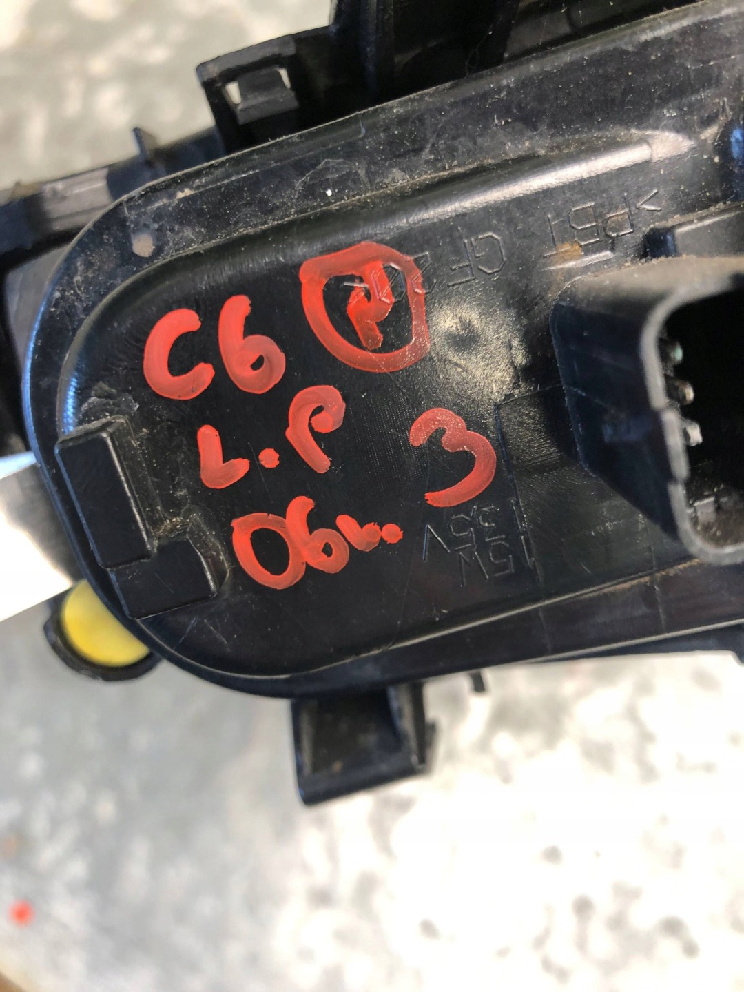 light light indicators of a bumper left front CITROEN C6 E204045