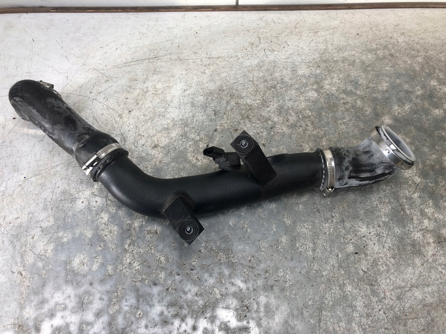 cijev prijenos interkulera AUDI TT VW GOLF VI 8J0145834B