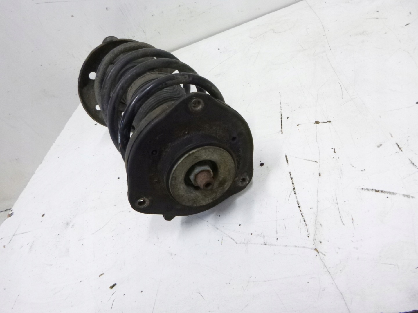 shock absorber front left Volkswagen Golf V 1.4 03-09r.