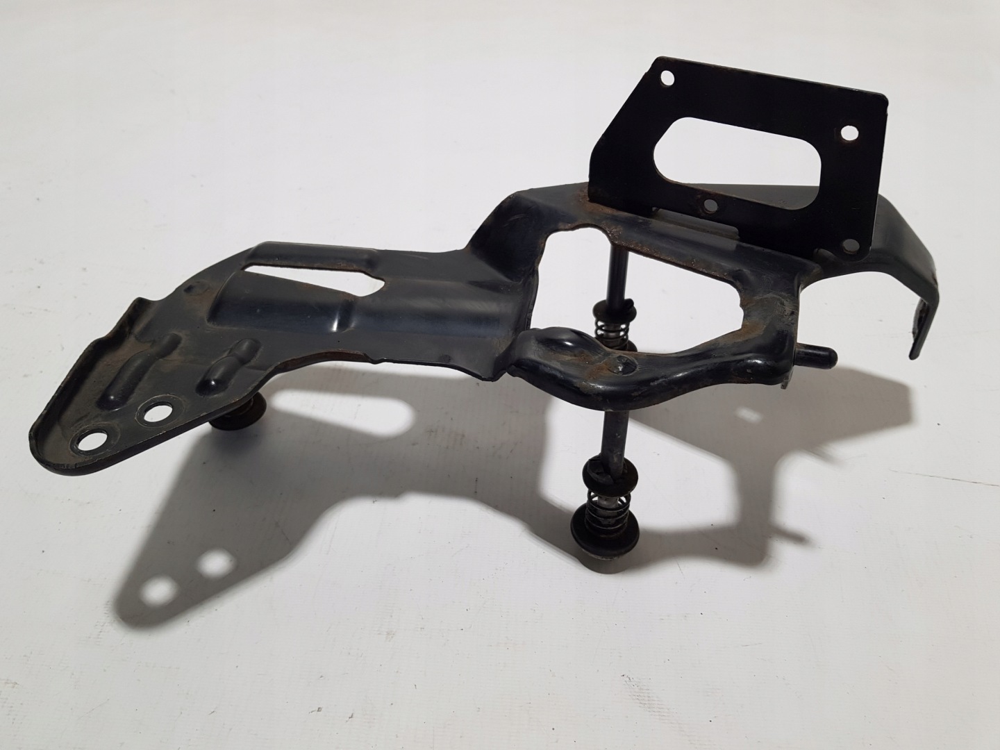 bracket KOMPRESORA AIRMATIC SPREZARKI MERCEDES W251