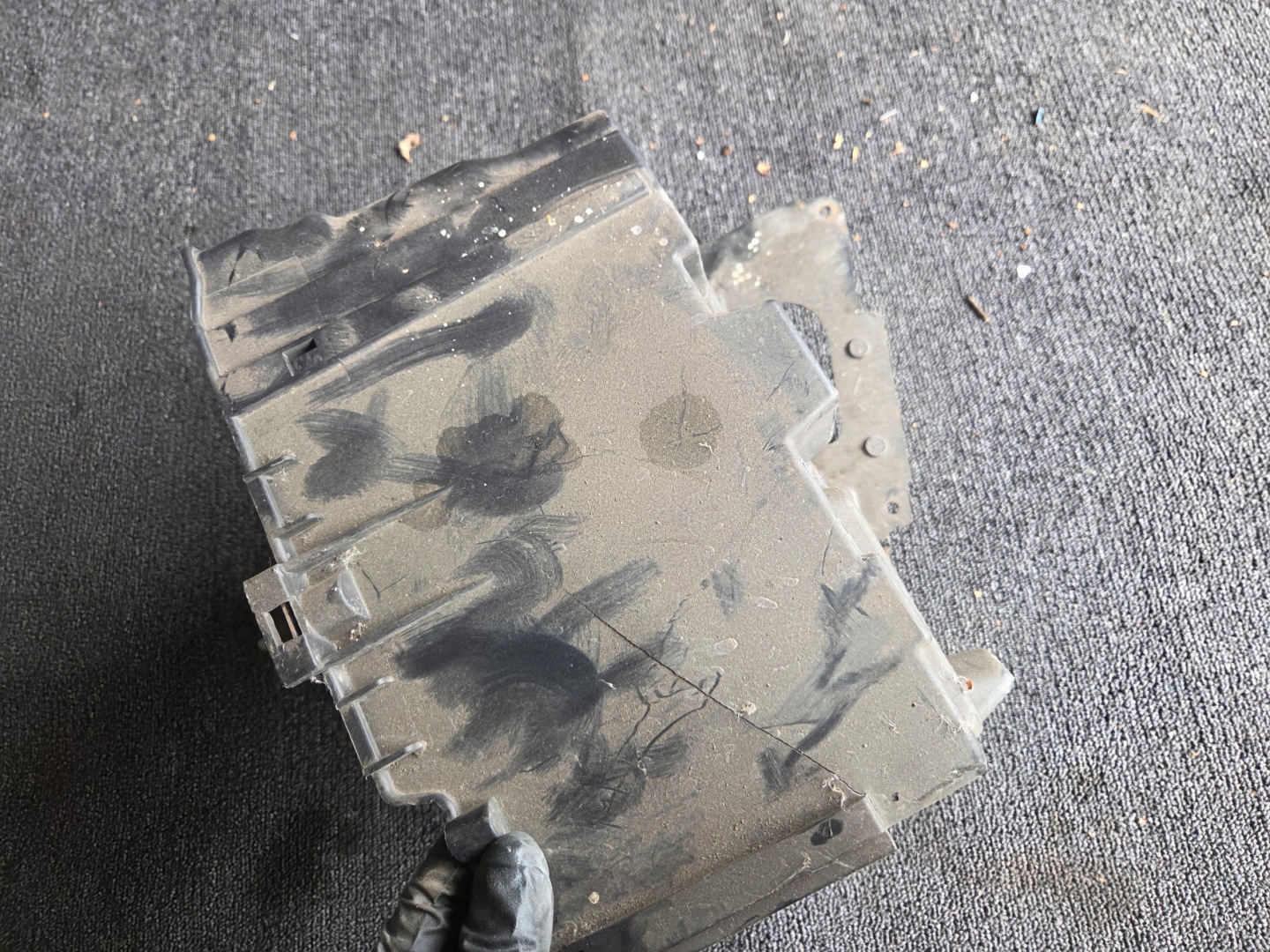 Gehäuse Blende Abdeckung Akumulatora FORD 8V2110723-BB