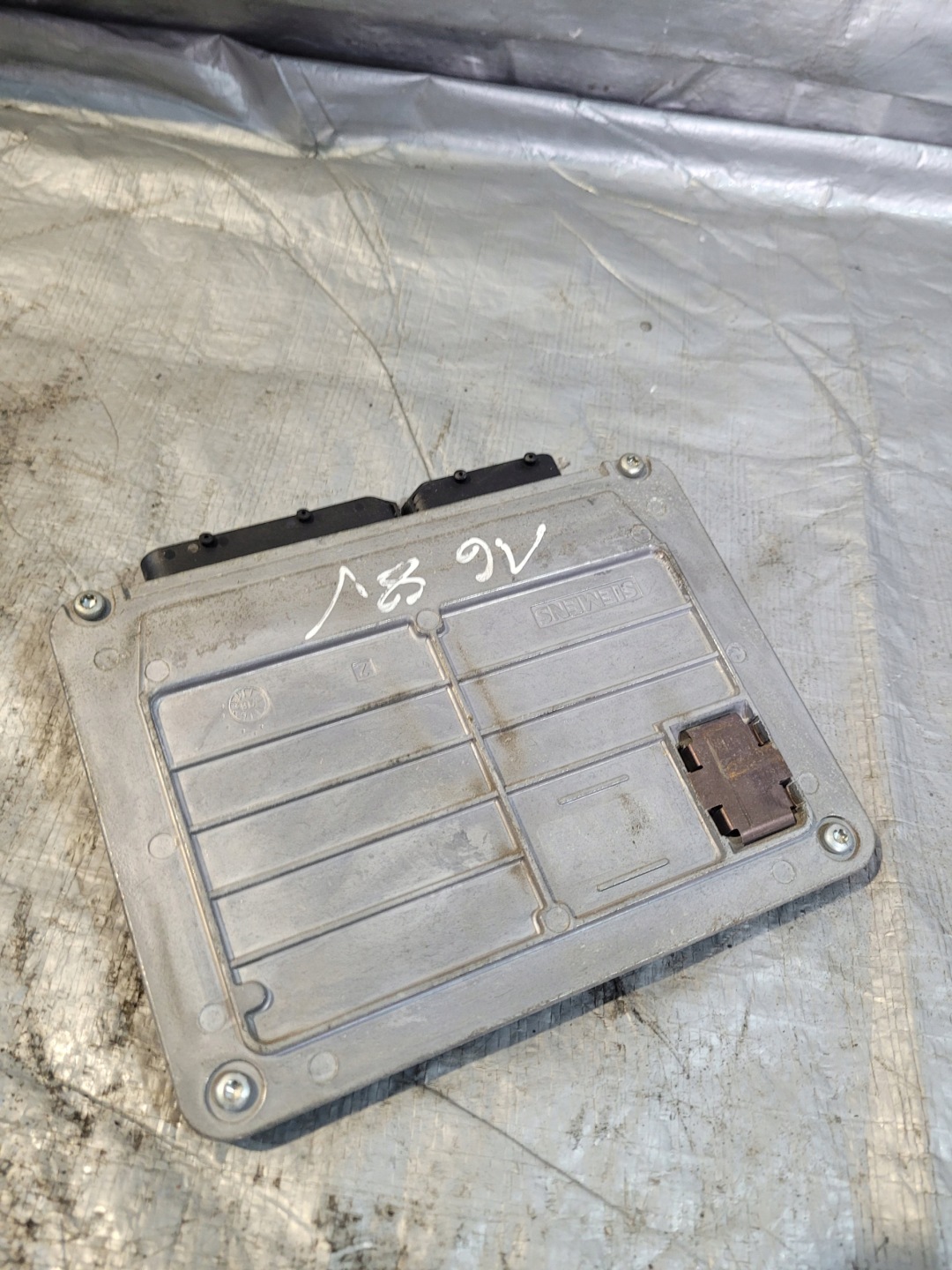 computer control unit of the engine OE 06A906033 VOLKSWAGEN GOLF IV 4 1.6B 99r.