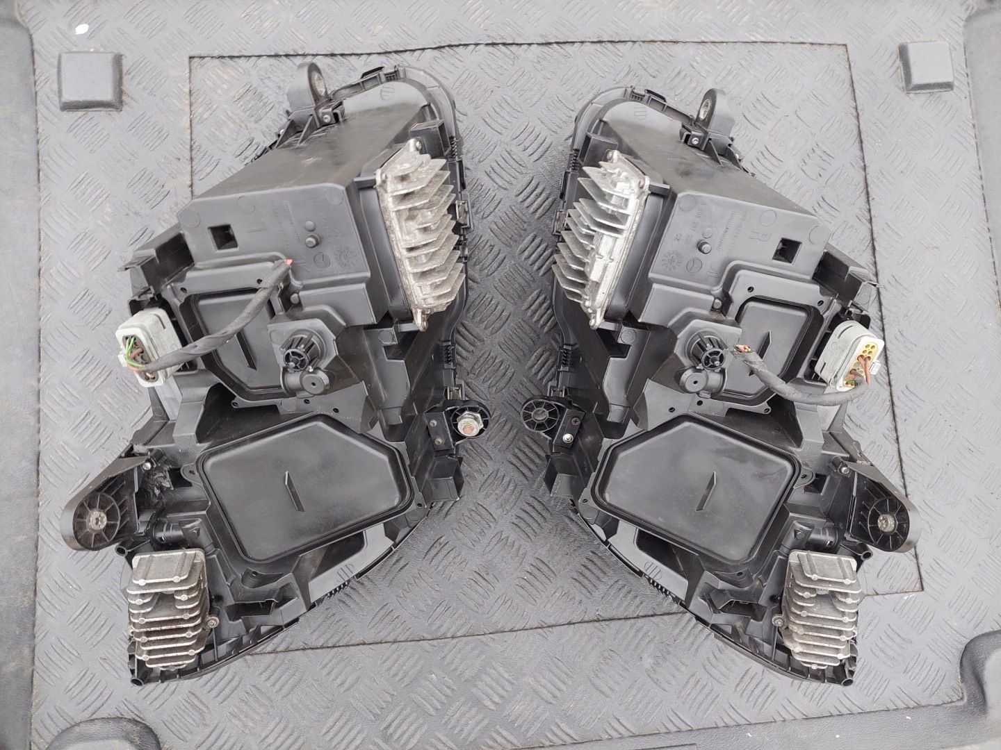 light front front left A2059062502 right A2059062602 LED MERCEDES C W205