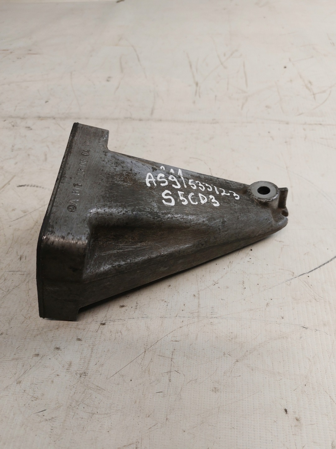 engine mount MERCEDES W211 2.7CDI
