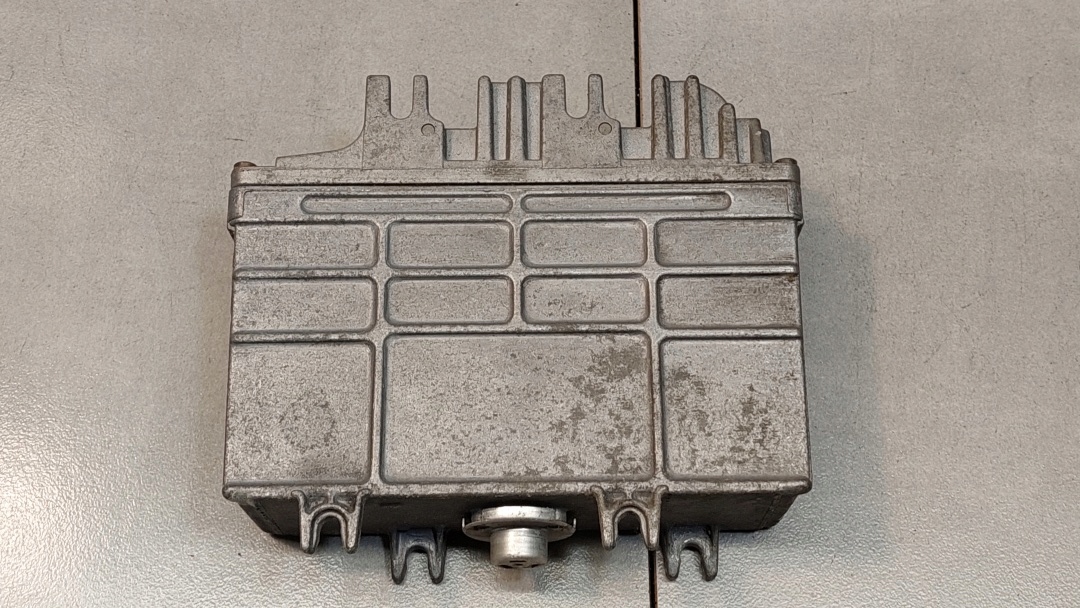control unit of the engine VW PASSAT B4 1.8 1H0907311P