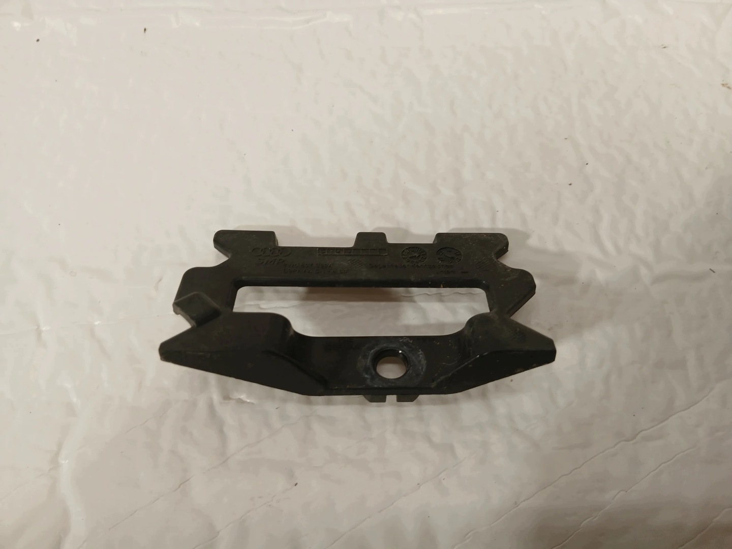 AUDI A4 B9 LIFT bracket holder grille 8W0807399A