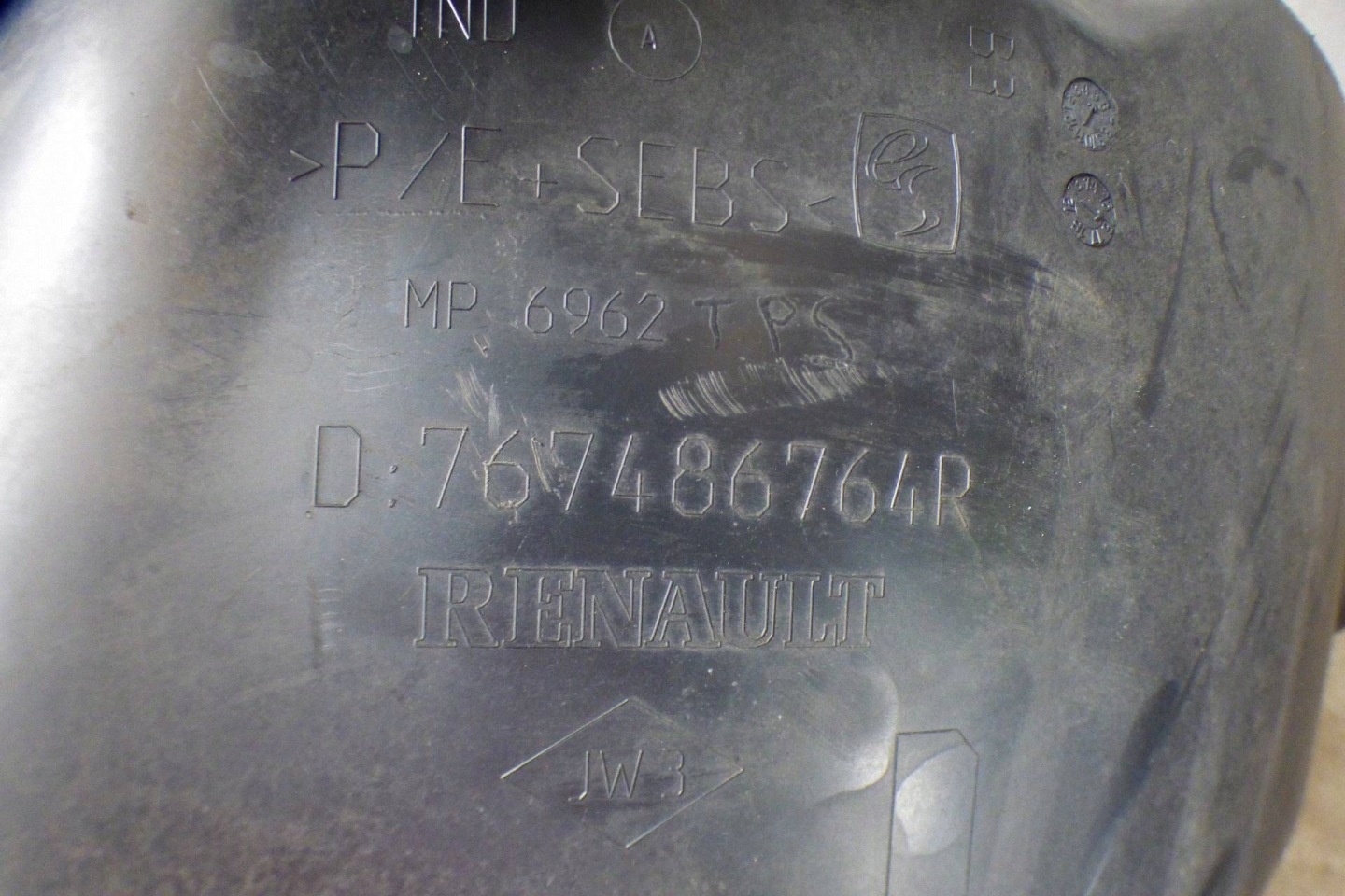 Renault Clio IV HB 5D mudguard right rear part 767486764R original st.BDB
