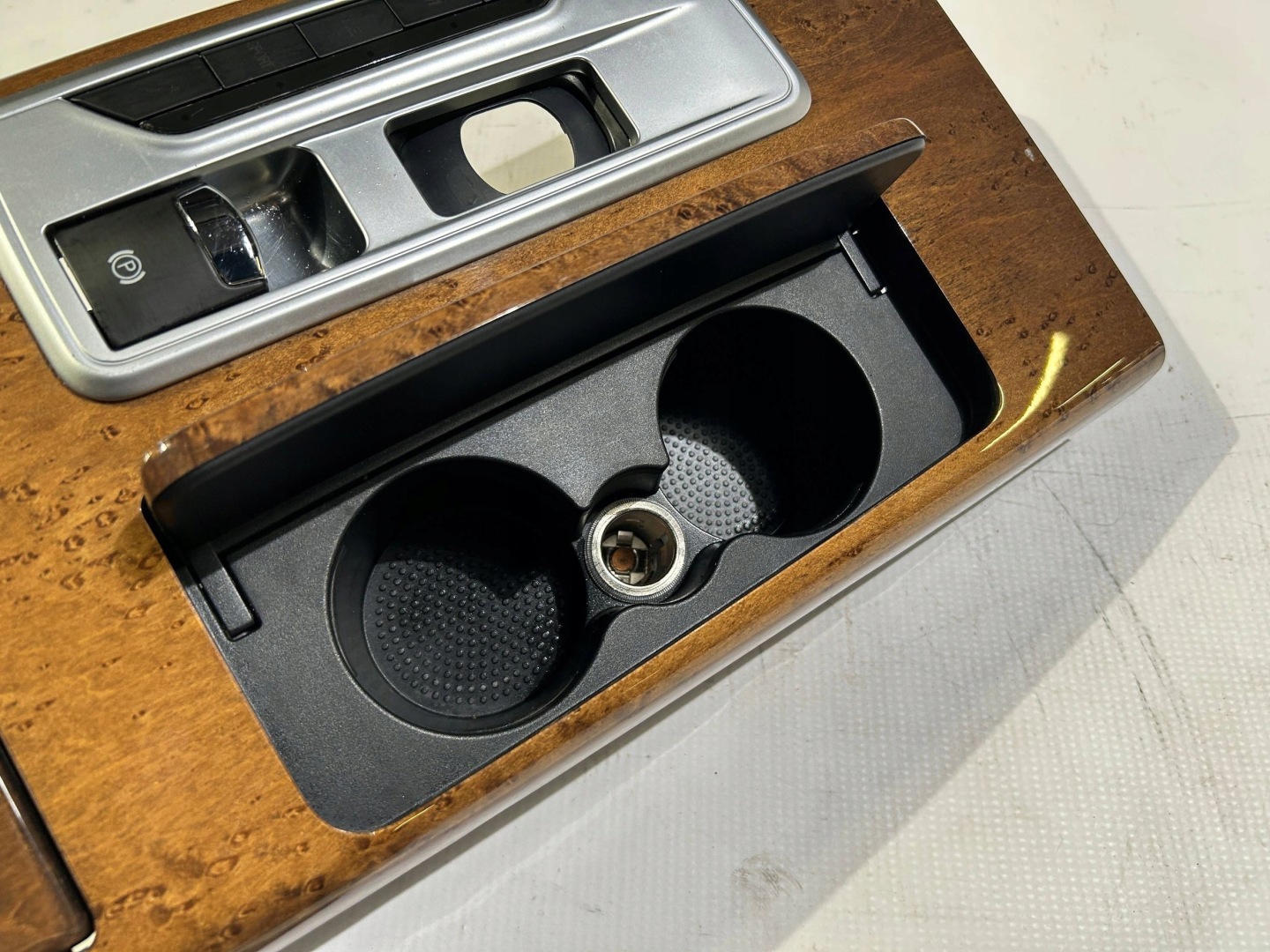 Tunel mitte cup holder dekor tunelu Maserati Quattroporte 2013