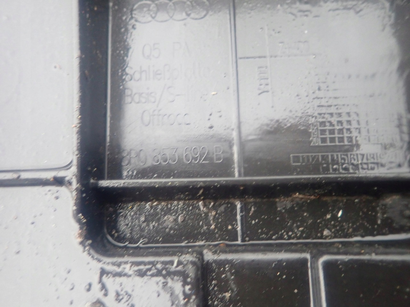 AUDI Q5 SQ5 8R0 pillar holder grille