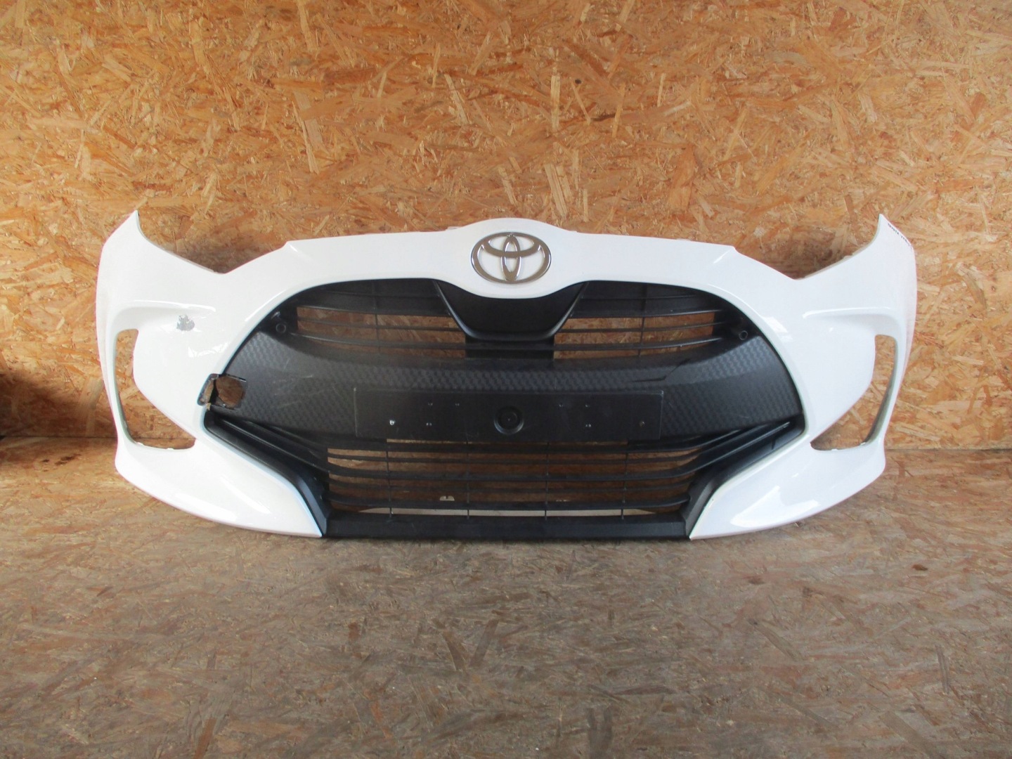 nárazník předek přední TOYOTA YARIS IV