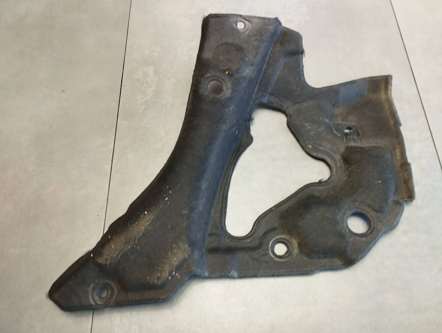 BMW X5 F15 fedél hangszigetelő