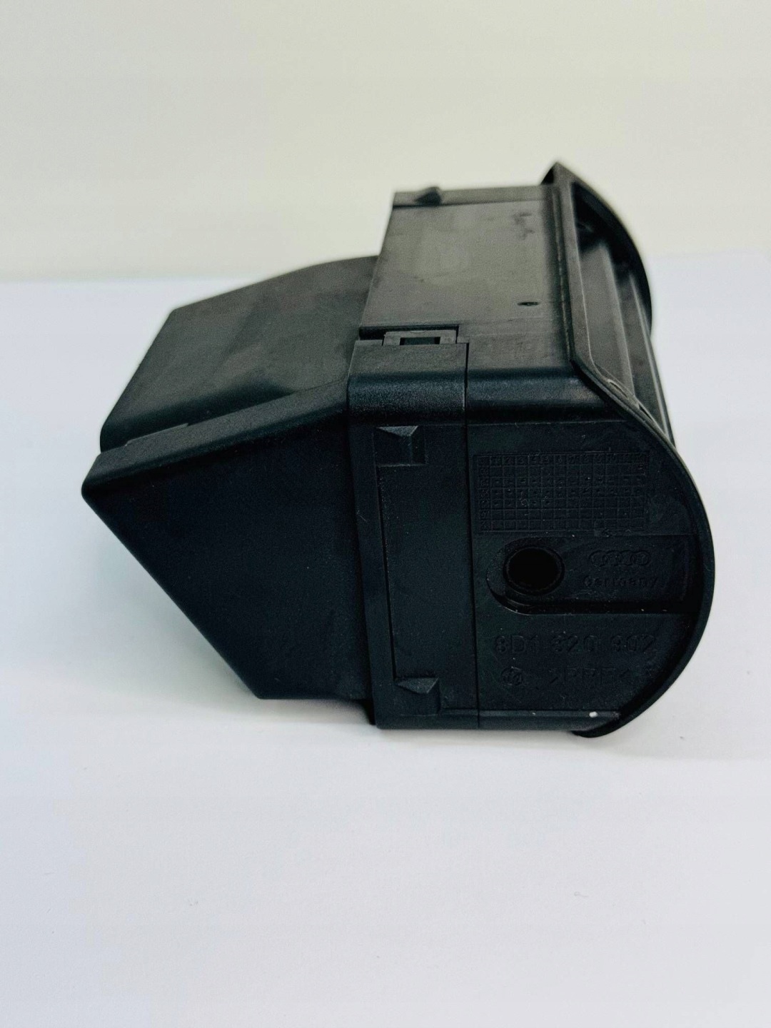 Audi A4 air conditioning grid air do cabs 1995 1.8L 8d1820902