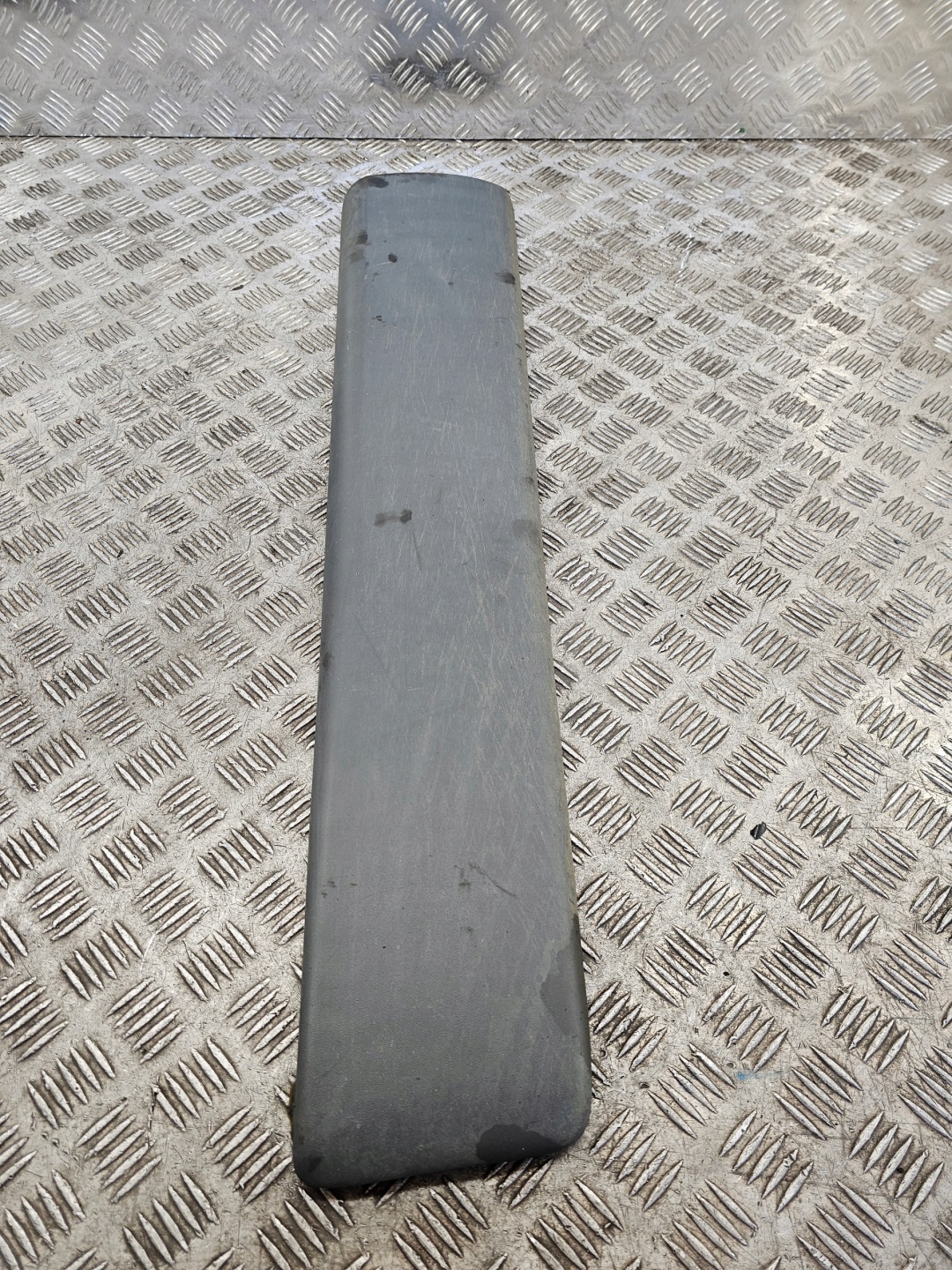TRAFIC VIVARO II moulding door left front 8200036088