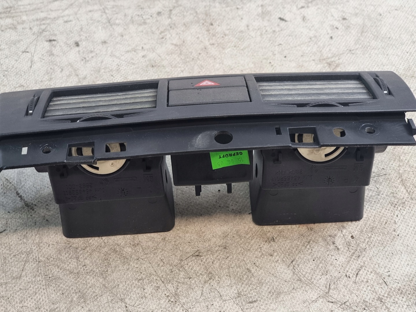 grilles d'aération central OE 13107741 OPEL MERIVA A
