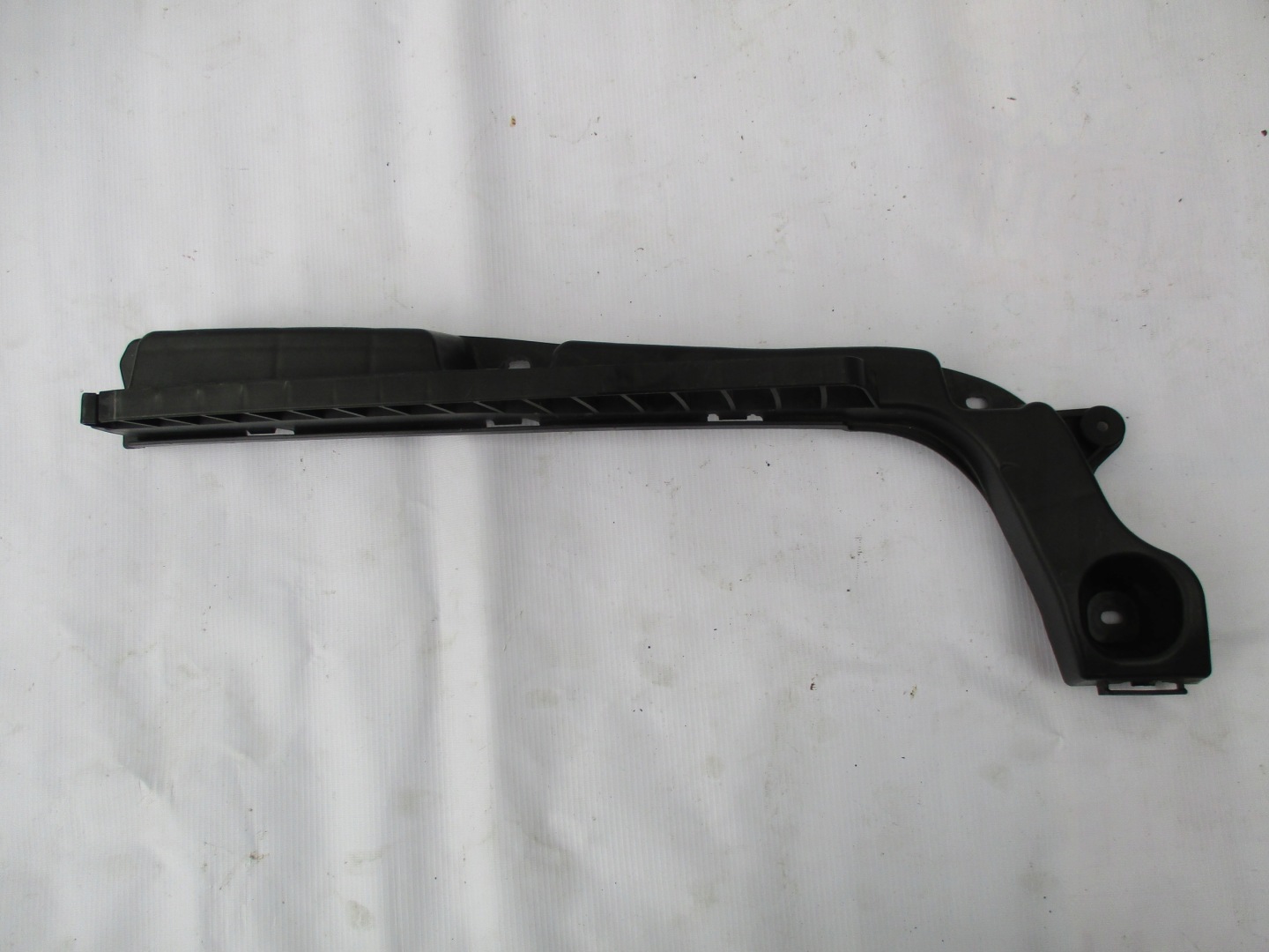 bumper bracket rear part left Skoda Fabia III Kombi 6V9807863
