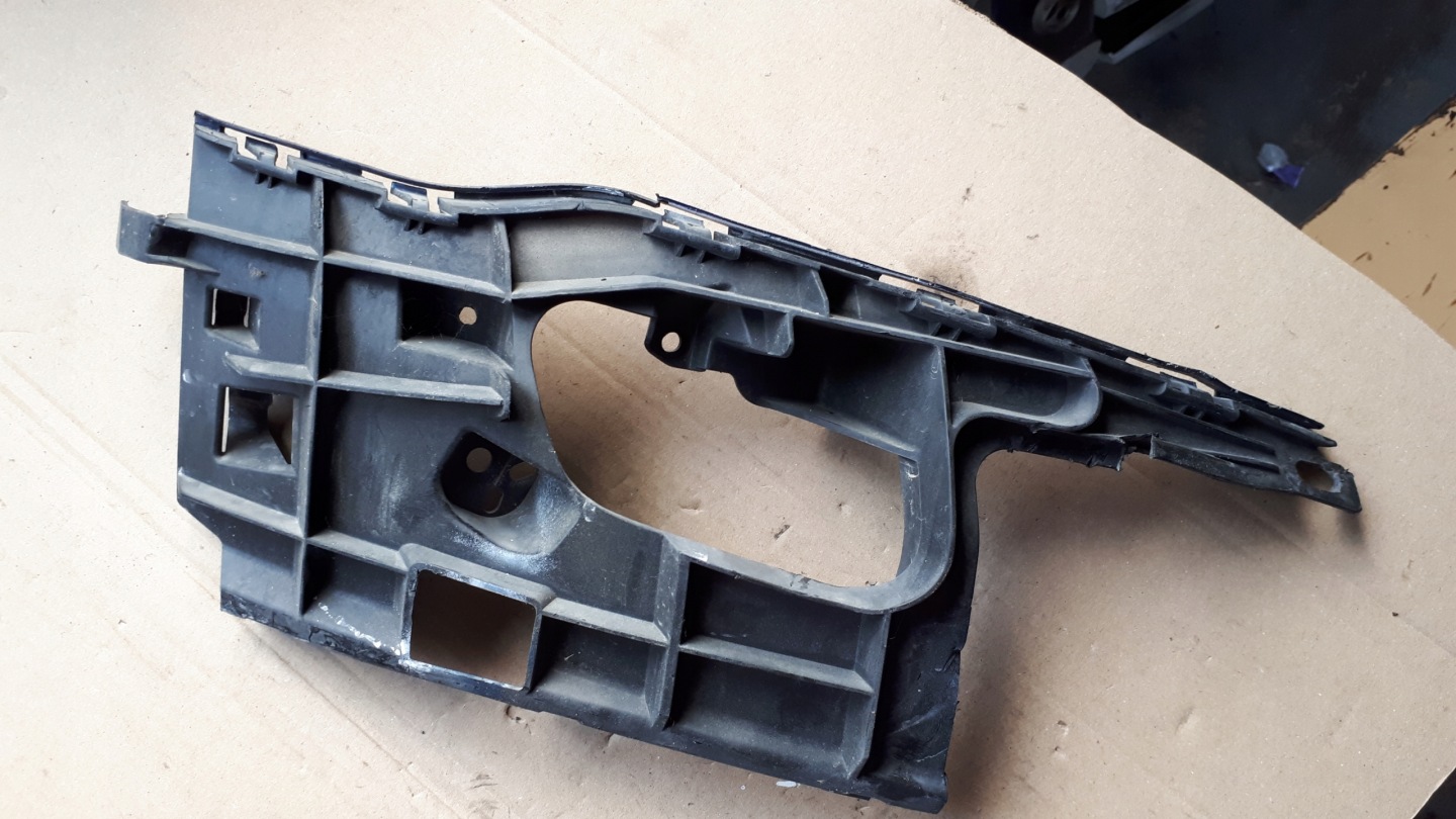 S7 4G A7 bumper bracket right front 4G8807096A