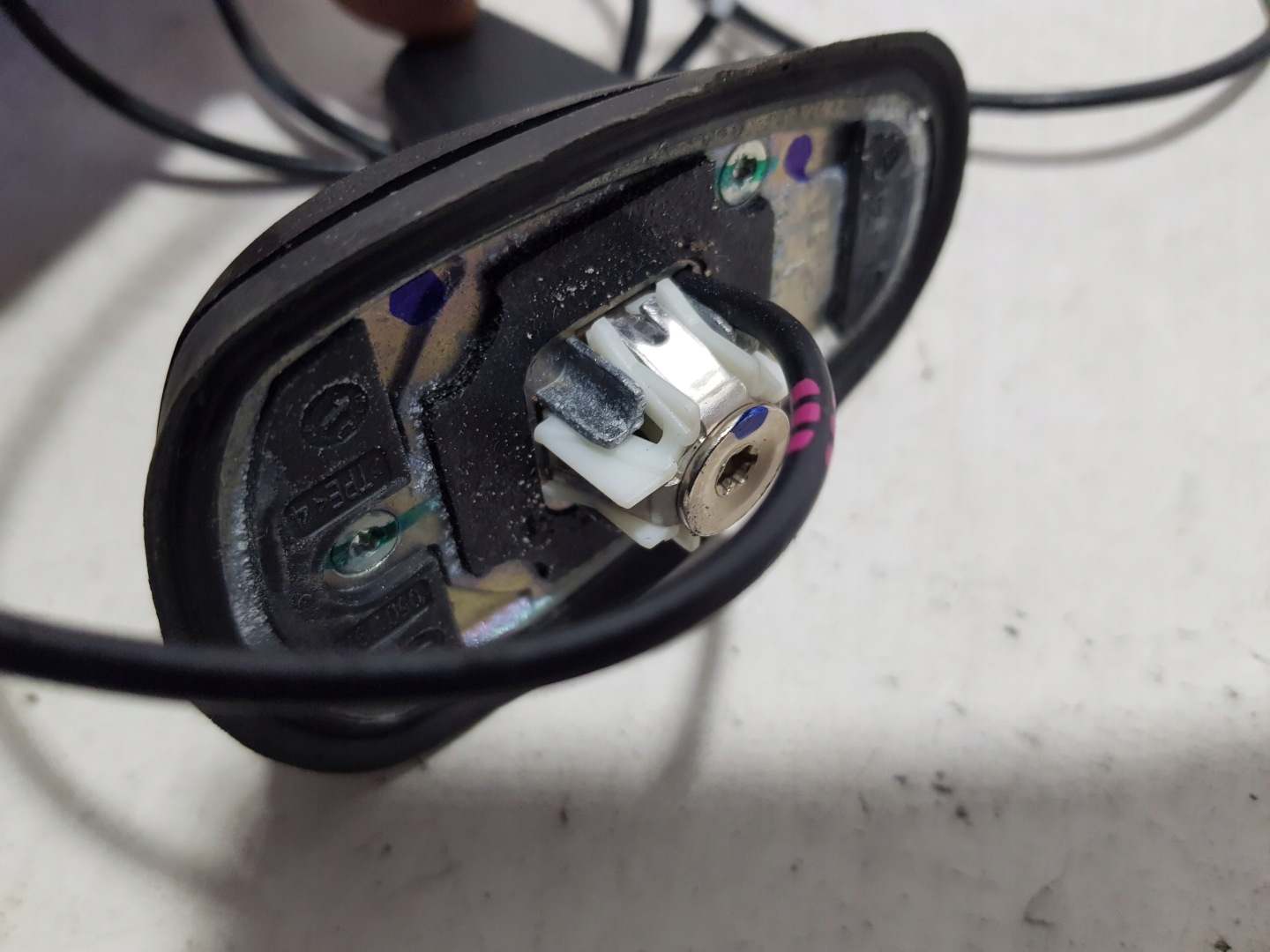 ANTENA dach GPS MERCEDES W204 2049050136