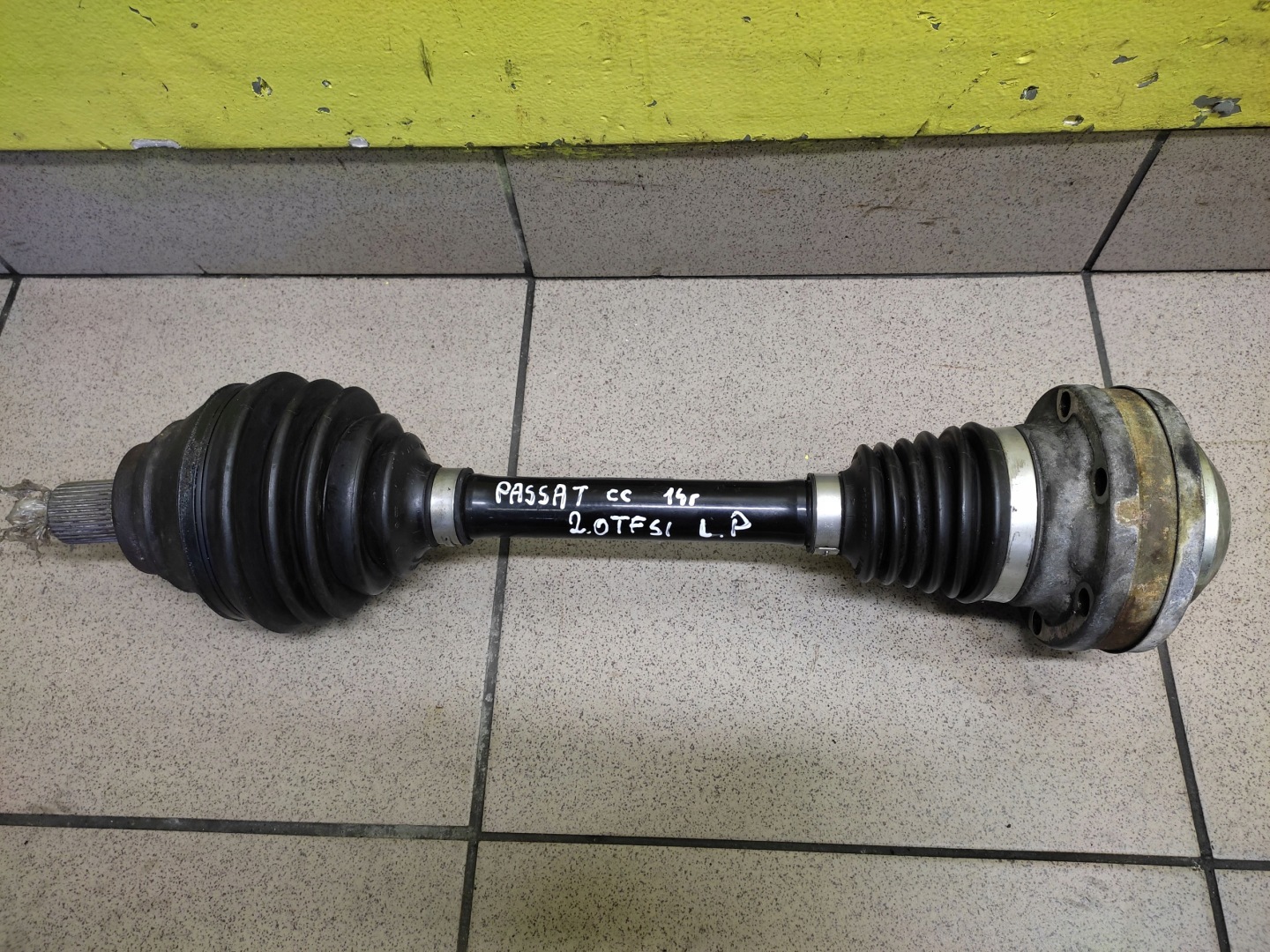 VW PASSAT CC 2.0 TFSI semi-axis NAPEDOWA left 3C8407271