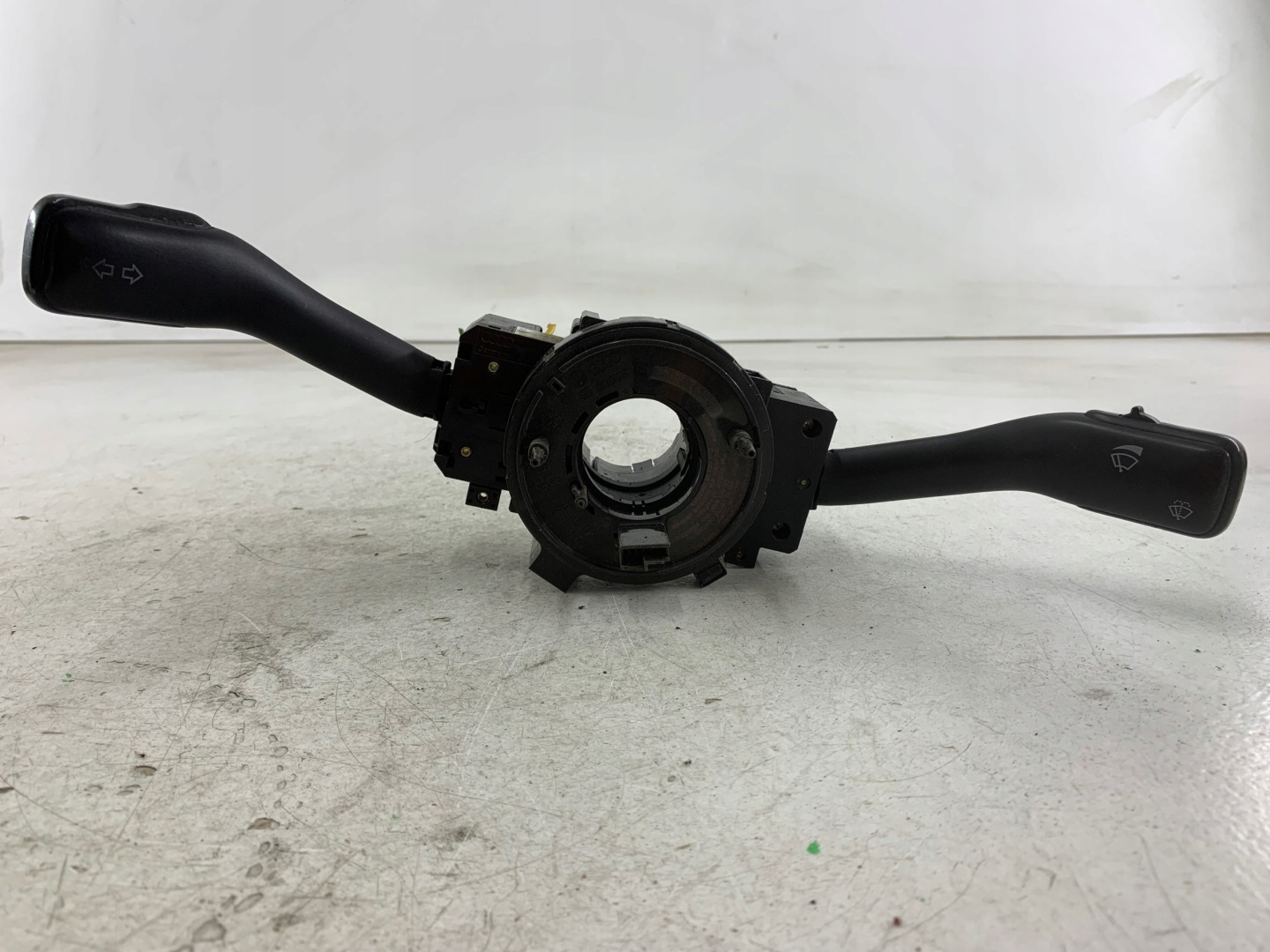 AUDI A3 8L VW GOLF IV commande levier commodo sous volant 8L0953513