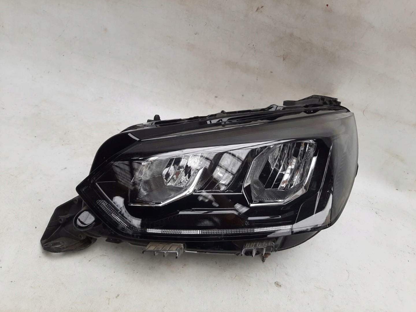 PEUGEOT 208 II 19- light left front front FULL LED 9833036380