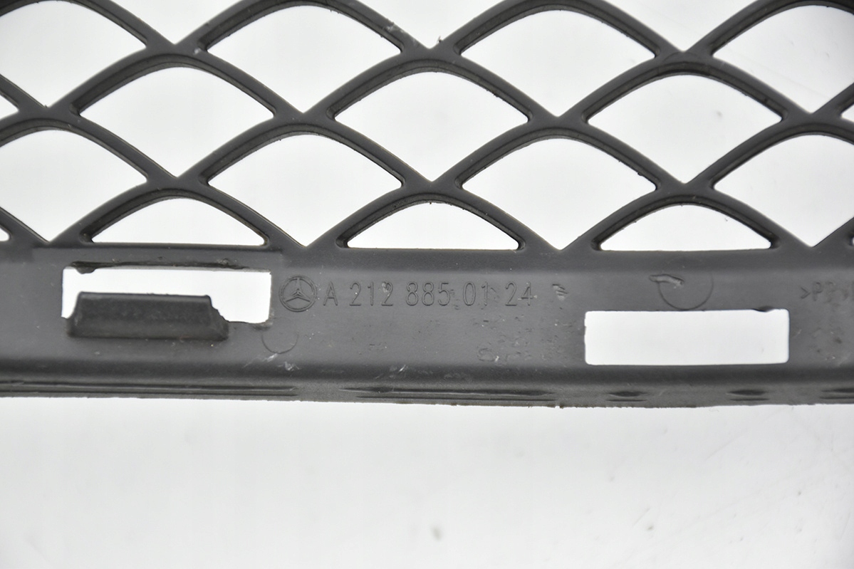 grid of a bumper central front MERCEDES E W212 A2128850124