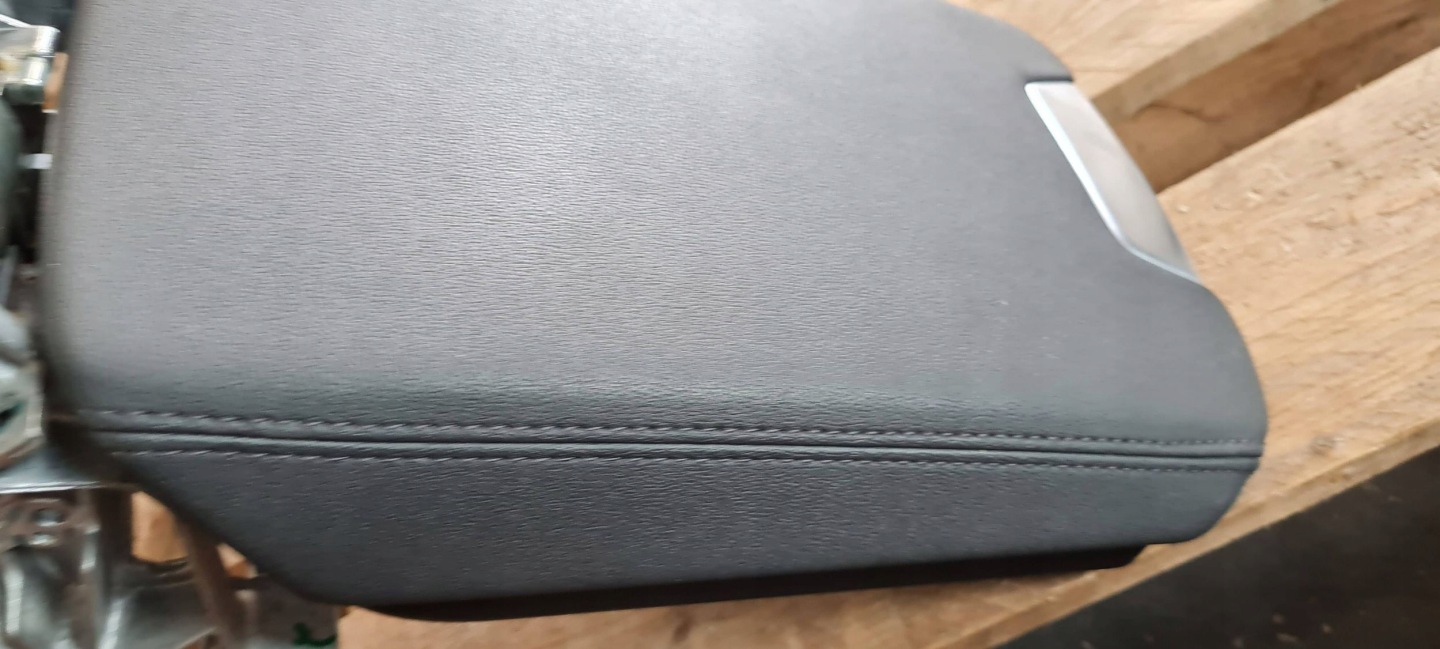 A6 C8 4K armrest central leather SKORZANY 4K0864283D